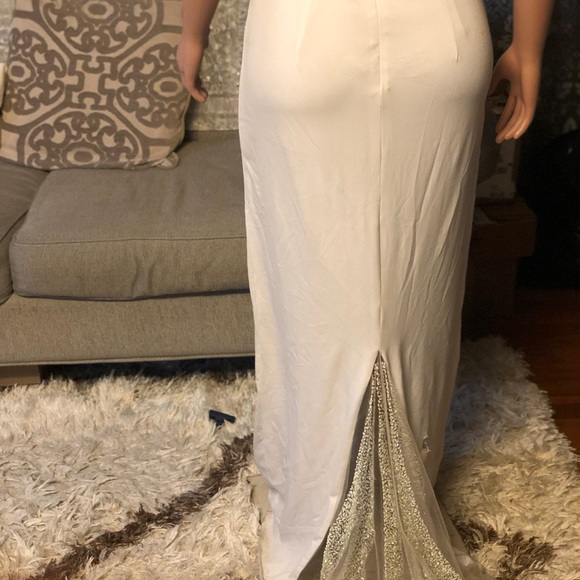 Elegant White Halter Maxi Dress - Picture 8 of 8